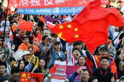 470.000 người dân ở Hong Kong tuần hành phản đối bạo lực