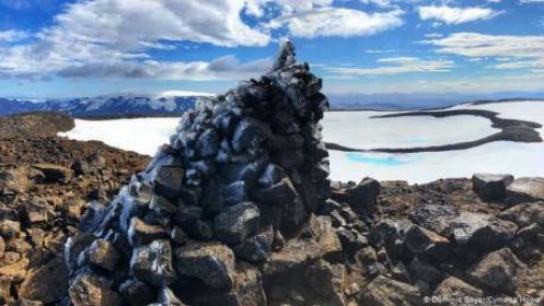 Iceland đặt bia tưởng niệm dòng sông băng đầu tiên biến mất