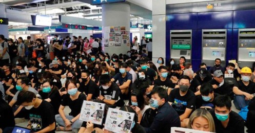 Thế giới 24h: Người biểu tình Hong Kong lại vây kín ga tàu điện ngầm