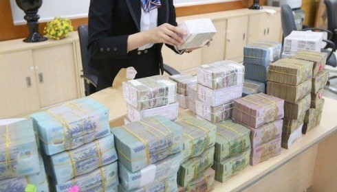 Lãi suất hấp dẫn, người Việt ngày càng thích gửi tiền vào ngân hàng
