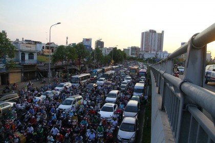 Cấp bách 'mở' cửa ngõ TP.HCM