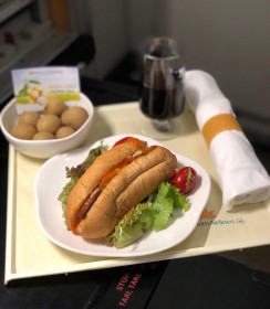 Từ 1.9, đi máy bay được ăn bánh mì Việt Nam miễn phí