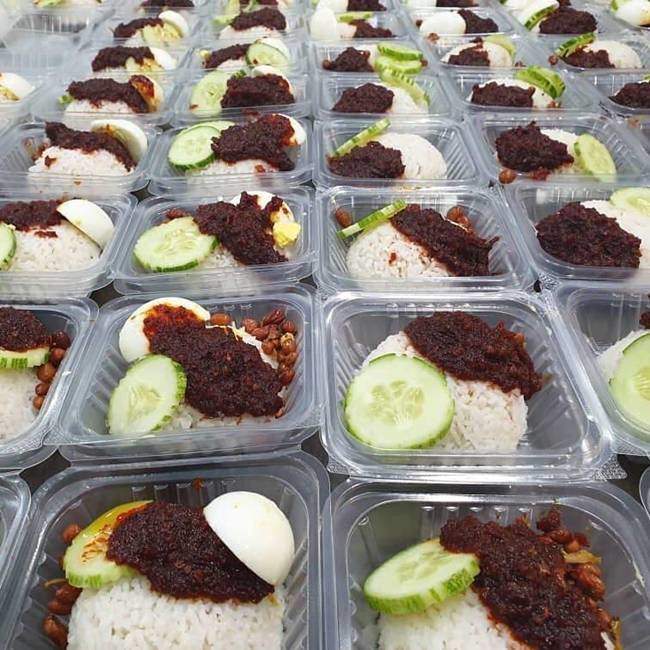 Cặp vợ chồng bán cơm kiếm 2,2 tỷ/tháng khiến ai cũng nể