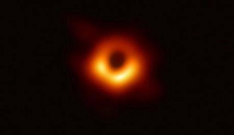 Giải "Oscar khoa học" thuộc về nhóm nhà khoa học phát hiện hố đen đầu tiên trên thế giới