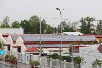 Lắp đặt điện mặt trời mái nhà: Cần sớm có qui định giá mua điện mới