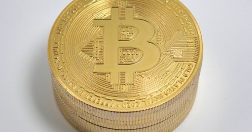 Nhiều tiền ảo tăng mạnh, Bitcoin vẫn “dậm chân tại chỗ”