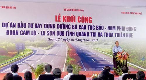 Thủ tướng: Cao tốc Cam Lộ-La Sơn phải là hình mẫu không để rút ruột, bán thầu