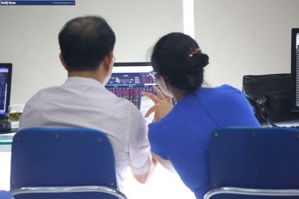 Chứng quyền: Được ăn cả, ngã về không?