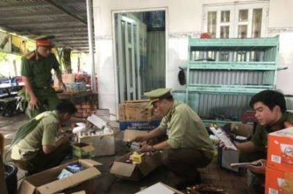 Đột kích kho nhập lậu 1,6 tấn mỹ phẩm tại Hà Nội