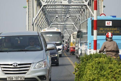 Đường dự kiến mở làn riêng cho xe buýt: Giao thông "nghẹt thở"