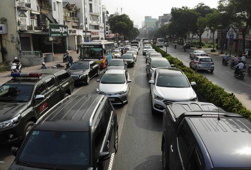 Đường dự kiến mở làn riêng cho xe buýt: Giao thông "nghẹt thở"