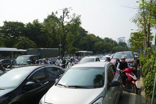 Đường dự kiến mở làn riêng cho xe buýt: Giao thông "nghẹt thở"