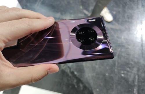 Chuyên gia “đại phẫu” 2 mẫu điện thoại cao cấp của Huawei