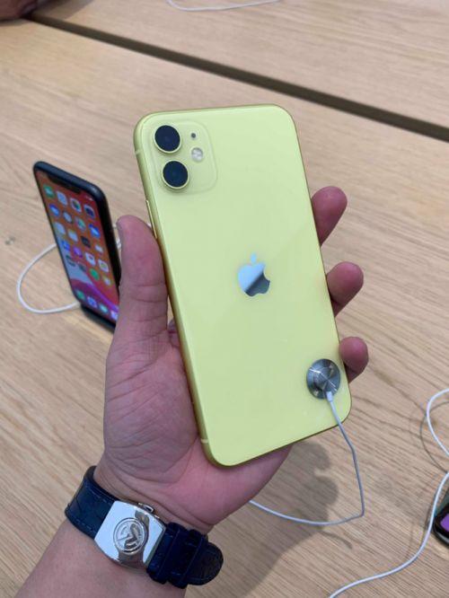 Cận cảnh bộ ba iPhone 11 đầu tiên về Việt Nam giá tới 50 triệu đồng