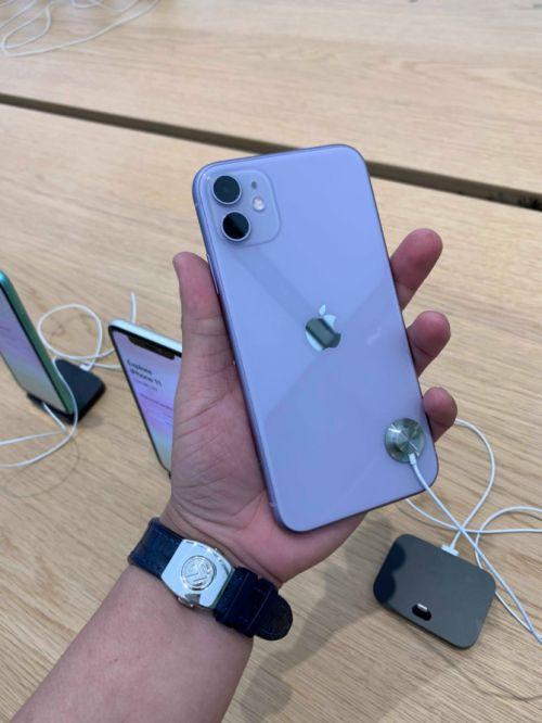 Cận cảnh bộ ba iPhone 11 đầu tiên về Việt Nam giá tới 50 triệu đồng