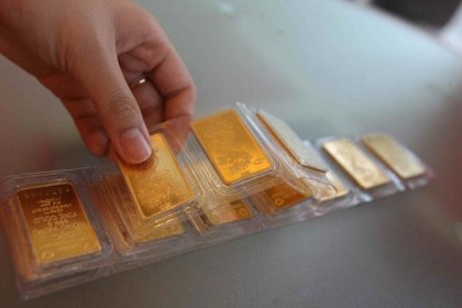Vàng tăng mạnh qua 42 triệu đồng/lượng