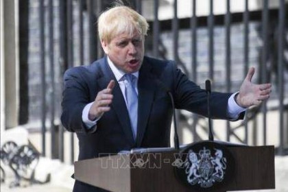 Thủ tướng Anh bị kêu gọi từ chức do đình chỉ hoạt động Quốc hội "trái luật"