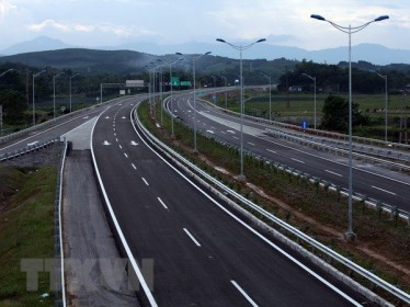 Đề nghị làm cao tốc kết nối cao tốc Nội Bài - Lào Cai với cửa khẩu Thanh Thủy