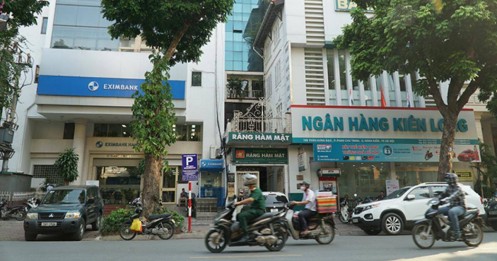 Ảnh: Khám phá "phố Wall" của Hà Nội với hàng chục trụ sở ngân hàng