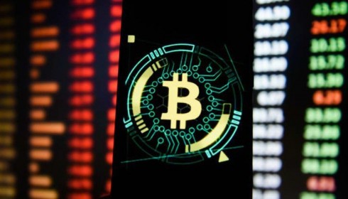 Giá Bitcoin lao dốc, tuột mốc 8.000 USD lần đầu tiên trong 3 tháng