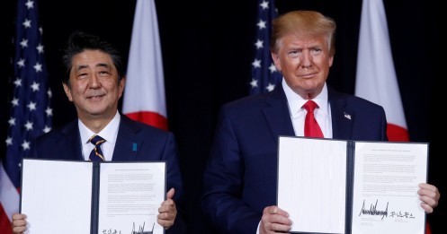 Tổng thống Trump ký 'thỏa thuận thương mại phi thường' với Thủ tướng Abe