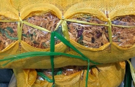 Gần 600kg thịt bò và gà khô bị thu giữ tại Quảng Bình