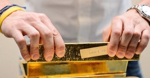 Vàng chốt tuần giảm 0,6% khi đồng USD mạnh lên