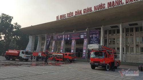 Cháy hội trường Cung Việt Xô, sập mái vòm sân khấu chính