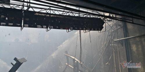 Cháy hội trường Cung Việt Xô, sập mái vòm sân khấu chính