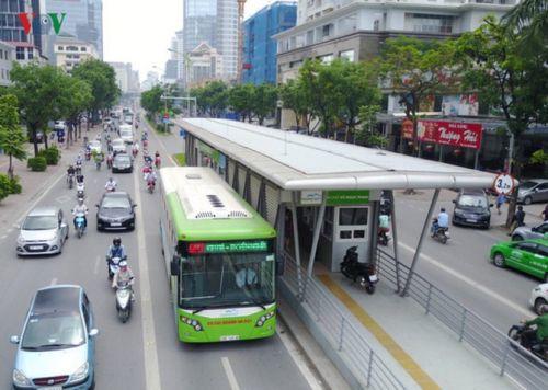 Mở làn riêng cho xe buýt: Đi vào “vết xe đổ” của buýt nhanh BRT?