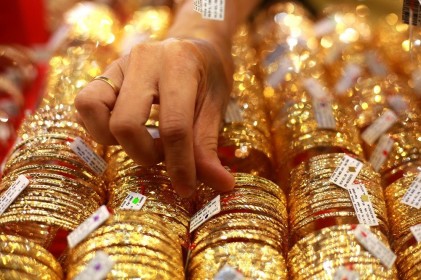 Vàng giảm xuống dưới ngưỡng 42 triệu đồng