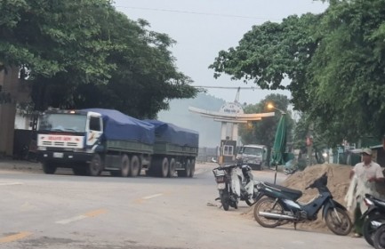 Xe tải trọng lớn mang biển kiểm soát Lào “đại náo” đường Việt: Ban ATGT tỉnh Nghệ An vào cuộc