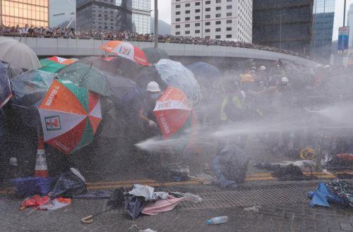 Biểu tình đẩy kinh tế Hồng Kông tới miệng hố suy thoái