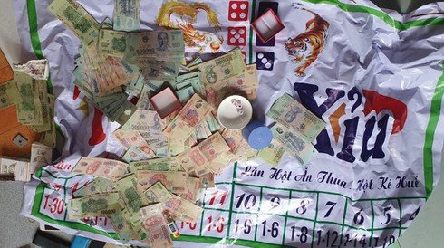 Kiên Giang: Phá ổ bạc "khủng" có người canh gác, thu giữ gần nửa tỉ đồng