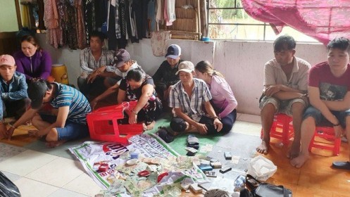 Kiên Giang: Phá ổ bạc "khủng" có người canh gác, thu giữ gần nửa tỉ đồng