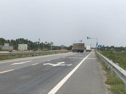 "Luống cày" trên đường dẫn cao tốc Đà Nẵng - Quảng Ngãi