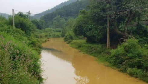 Vụ ô nhiễm nguồn nước sạch Sông Đà: Yêu cầu khẩn trương làm rõ việc xả trộm dầu thải