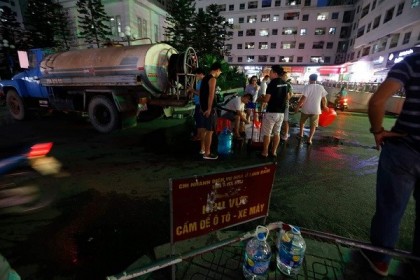 Công ty nước sạch Hà Nội đã nhận hơn 2.000 cuộc gọi xin trợ cấp nước