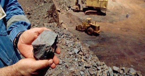 Vì sao Chính phủ cấm, Bộ Công Thương vẫn cấp phép xuất khẩu khoảng sản thô?