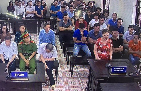 Hà Giang: Nhân chứng vụ sửa điểm thi bị nhắc nhở không nên mặc 'váy dạ hội' đến tòa