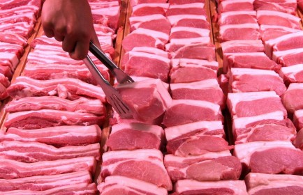 Giá thịt lợn kéo lạm phát Trung Quốc leo thang