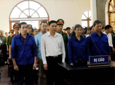 Vụ gian lận thi cử tại Sơn La: Trả hồ sơ để điều tra thêm tội nhận hối lộ