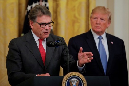 [Video] Bộ trưởng năng lượng Mỹ từ chức giữa sức ép điều tra luận tội Tổng thống Trump