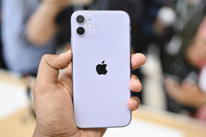 iPhone 11 lock giá 13,49 triệu đồng 'đắt khách' ở Việt Nam