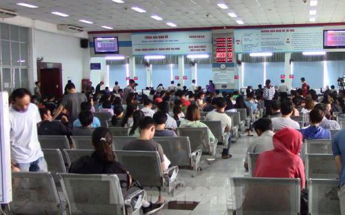 Gần 50.000 vé tàu Tết được đặt trong sáng đầu tiên ga Sài Gòn mở bán
