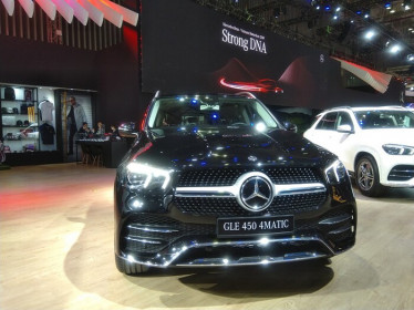 Mercedes-Benz GLE 2019 giá hơn 4,3 tỷ đồng, thách thức BMW X5