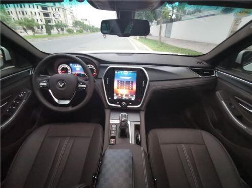 Xe VinFast Lux A2.0 đầu tiên “lên sàn” xe cũ, giá hơn 1 tỷ đồng