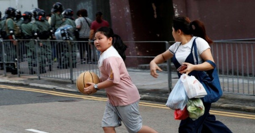 Kinh tế Hong Kong rơi vào suy thoái