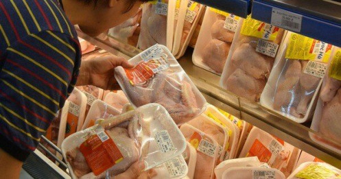 Gà Mỹ nhập khẩu 19.800 đồng/kg, thịt gà trong nước liên tục rớt giá