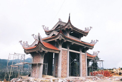 Tận mắt công trường "băm nát núi" xây khu du lịch tâm linh Lũng Cú của Tập đoàn Phúc Lộc
